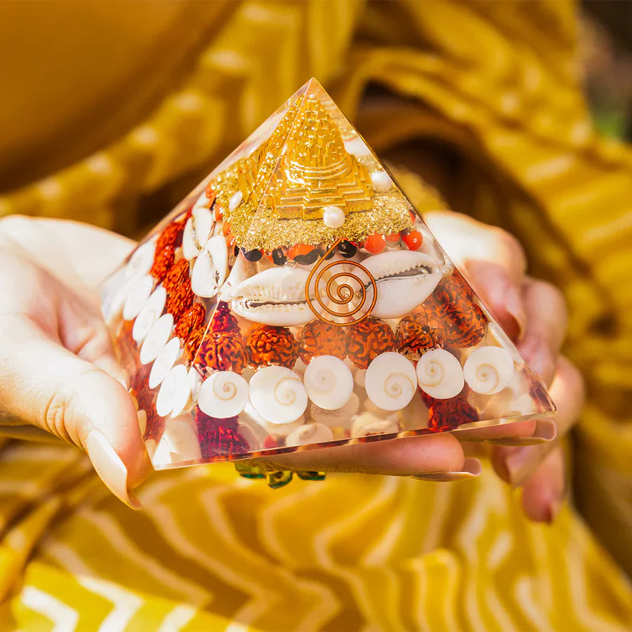 Laxmi Pyramid with Shri Yantra and Gomti Chakra